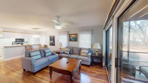 Pawleys Island Casa | Golf Lover's Haven Modern One-Bedroom Suites
