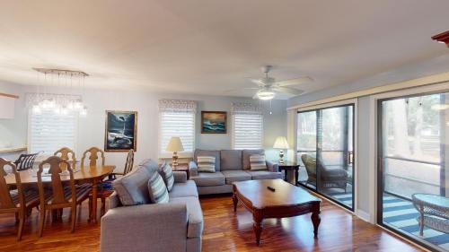 Pawleys Island Casa | Golf Lover's Haven Modern One-Bedroom Suites
