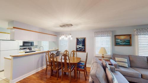 Pawleys Island Casa | Golf Lover's Haven Modern One-Bedroom Suites