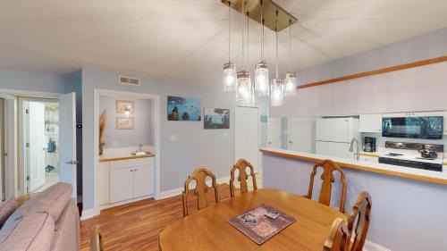 Pawleys Island Casa | Golf Lover's Haven Modern One-Bedroom Suites
