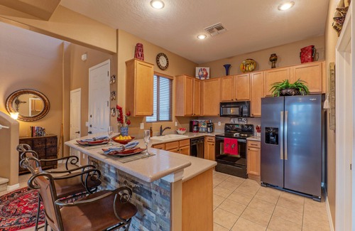 Gold Canyon Casa | Golf & Mt VIEWS, Golfers/Hikers Paradise, Comm Htd Salt POOL & Spa, All King Beds