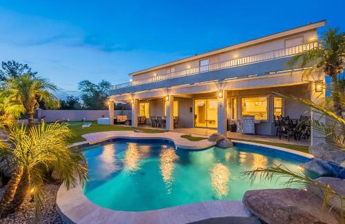 Augusta Ranch Casa | Golf Oasis- Poolside Alfresco, Mini Golf & 4 Kings