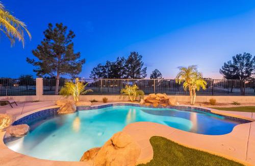 Augusta Ranch Casa | Golf Oasis- Poolside Alfresco, Mini Golf & 4 Kings