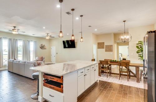 Midland Casa | Golf, Shop and Explore Home 5 Mi to Dtwn Midland!
