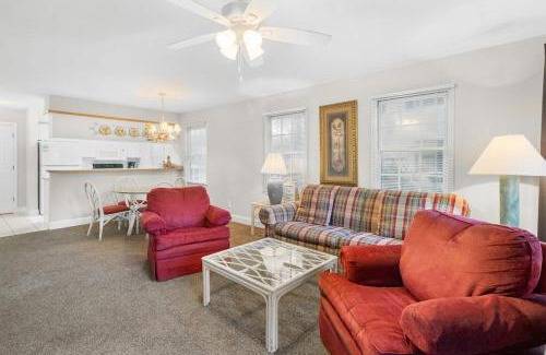 Pawleys Island Casa | Golf Side Elegance 2BR Villa Hideaway