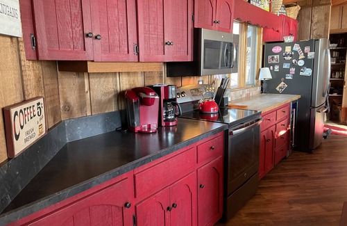 Bellaire Casa | Golf & Ski Retreat; Sleeps 13, Just 5 min to 6 Top Golf Courses