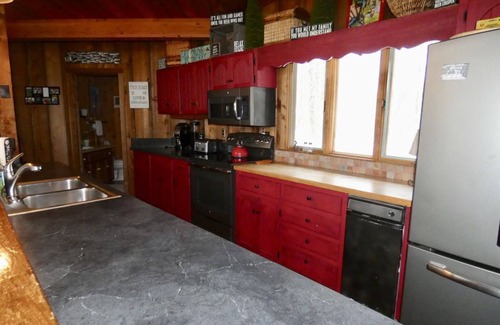 Bellaire Casa | Golf & Ski Retreat; Sleeps 13, Just 5 min to 6 Top Golf Courses