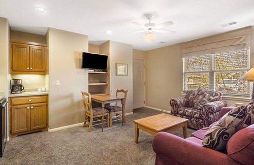 Branson West Condominio | Golf Suite in Peaceful, Gated Community close to Silver Dollar City