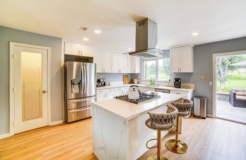Corona Casa | Golf, Swim, Relax: Family Retreat in Corona!