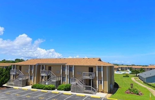 Sea Scape Condominio | Golf View Charming 2-bedroom condo in Kitty Hawk with fitness room, sleeps 6.
