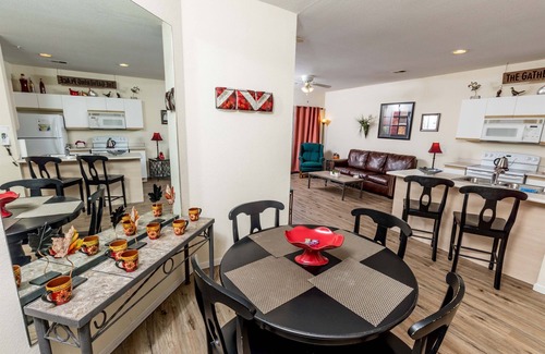 Branson Condominio | Walk-In "Hideaway at Holiday Hills" Condo w / Netflix / Jacuzzi / Golf / Piscina cubierta!