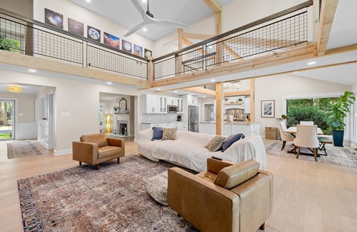 Berlin Casa | Golfer & Beach Paradise! 5 bedroom home-Ping Pong Table-EV Charger-Wild Horses!