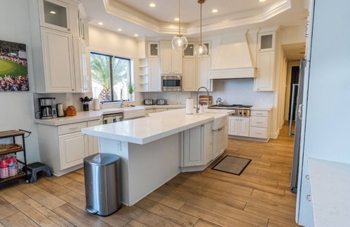 Lehi Casa | Golfer's Dream 7,000 Sq. Ft WHITE HOUSE
