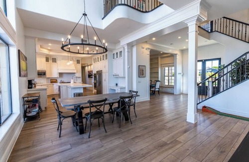 Lehi Casa | Golfer's Dream 7,000 Sq. Ft WHITE HOUSE
