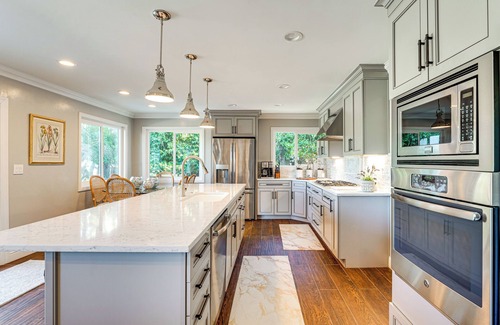 Del Monte Forest Casa | Golfer's Oasis: Luxe Pebble Beach Home on 5th Hole