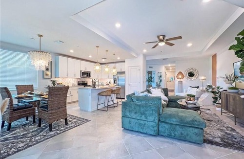 Fort Myers Condominio | Golfer's Paradise! Professionally decorated condo now available with full golf!