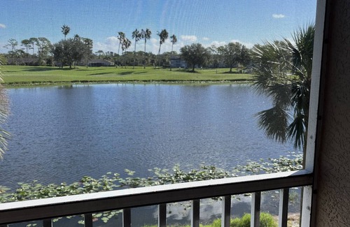 Sarasota Condominio | Golfers paradise 25 minutes to siesta key beach!