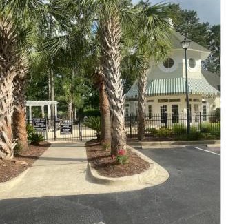 Carolina Forest Apartamento | Golfers Paradise First Floor unit Patio Pool Restaurant Bar on premises Few Miles to Everything else! Spacious Condo Stocked with all You Need!