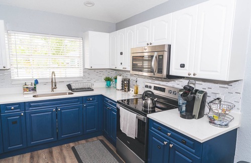 Jupiter Casa | "Golfers Paradise" Updated house with HUGE backyard, mini golf, fire pit,Hammock