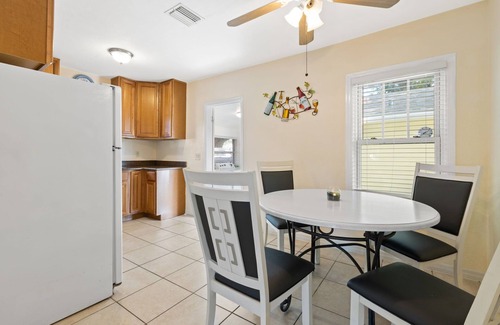 St. Petersburg - Clearwater Casa | Golfing, Beaches, and Downtown St. Pete., all within 10 minutes away.