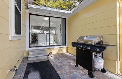 St. Petersburg - Clearwater Casa | Golfing, Beaches, and Downtown St. Pete., all within 10 minutes away.