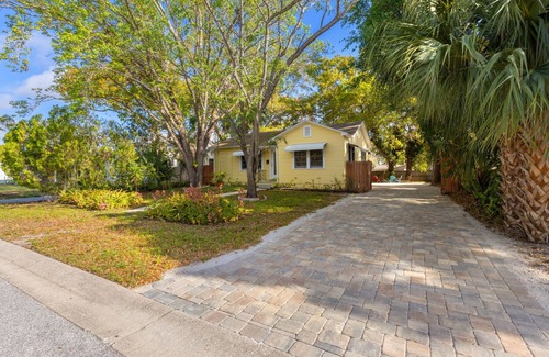 St. Petersburg - Clearwater Casa | Golfing, Beaches, and Downtown St. Pete., all within 10 minutes away.