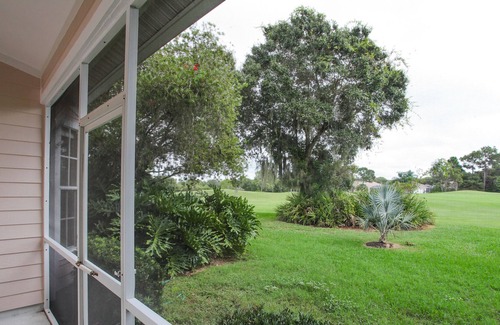 Braden River Villa | Villa de 2 dormitorios y 2 baños con vistas al hoyo 14 en University Park.