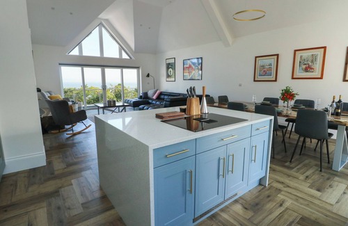 Llanddulas Cabaña | GOLYGFA GELE, pet friendly, country holiday cottage in Llanddulas