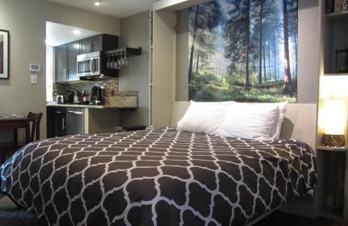 Lakeside Park Cabina | Gondola Lodge & Tahoe Beach Club