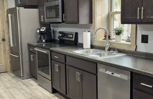 Wilcox Cabina | Gone Fishing cabin- family-friendly, riverfront & minutes from East Branch Lake.