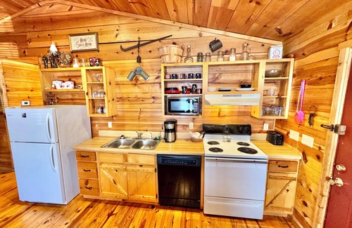 Mountain View Cabina | Gone With The Wind #47 New cabin to VRBO walking distance from courthouse square