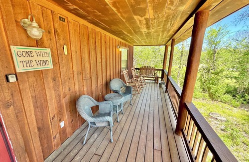 Mountain View Cabina | Gone With The Wind #47 New cabin to VRBO walking distance from courthouse square