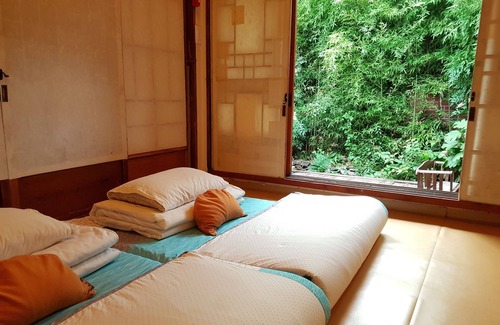 Samcheong-dong Casa | Gongsimga Hanok Guesthouse