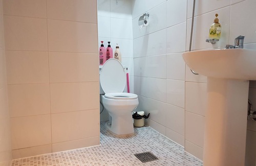 Samcheong-dong Casa | Gongsimga Hanok Guesthouse