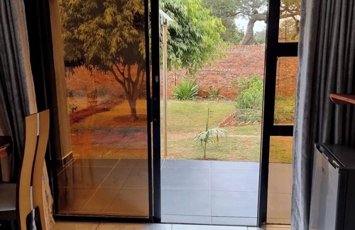 Harare East Casa | Gono Compound 2 - B&B with Queen bed