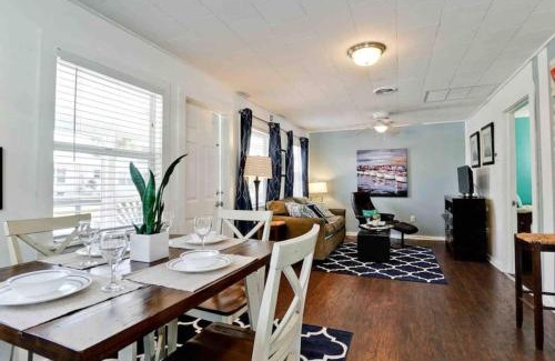 Englewood Casa | Good After Milton - Waterfall Pool! Beach! Om