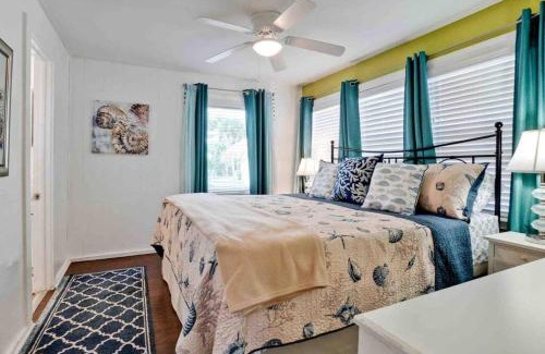 Englewood Casa | Good After Milton - Waterfall Pool! Beach! Om