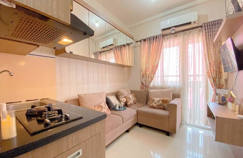 Rawasari Apartamento | Good and Warm 2BR at Green Pramuka City Apartment
