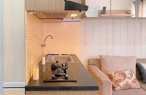 Rawasari Apartamento | Good and Warm 2BR at Green Pramuka City Apartment