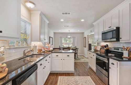 La Brisa Apartamento | Good Bull Getaway~Aggieland Vacation Rentals