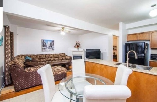 Brampton Casa | Good closer to Pizaa, grocery, bus stop