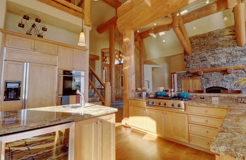 Three Peaks Casa | Good Elevations, Luxury Pet Friendly Home on Two Cabins Drive w/ Private hot tub