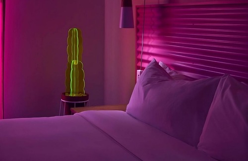 Sonora Sunrise Hotel | Good for Family! Close to Famous Attractions and Botanical Garden.