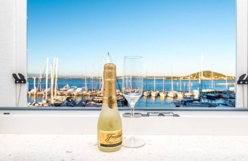 Preko Apartamento | Good Life Deluxe Seafront Apartment