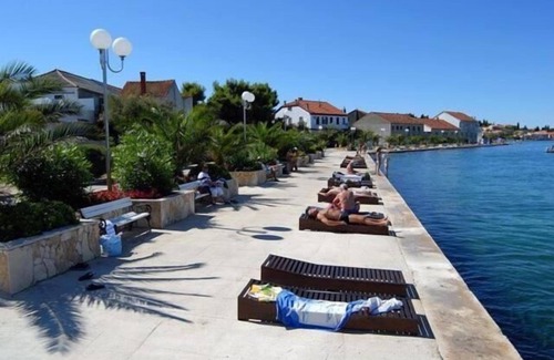 Preko Apartamento | Good Life Deluxe Seafront Apartment