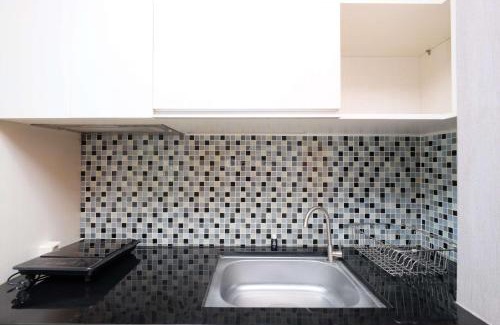 Pondokcina Apartamento | Good Location and Cozy Studio Margonda Residence 2 Apartment By Travelio