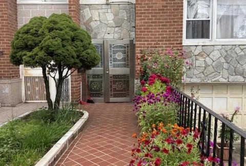 East Flushing Casa | Good side