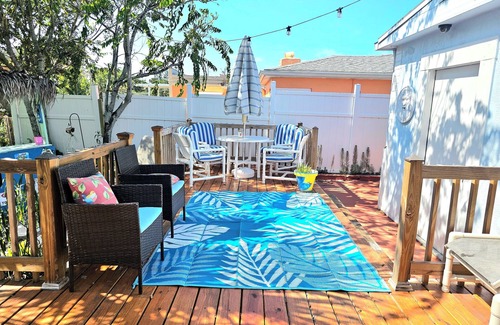 Smith's Memento Casa | Good Times! Beach cottage with hot tub, walk to beach! Unique amenities!