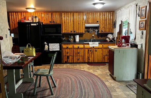 Hale Cabaña | Good Times in the Yellow Friendship House