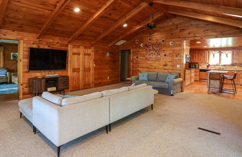 Honeoye Cabaña | Good Vibe Getaway: Retiro familiar de lujo